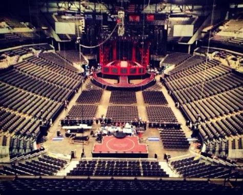 The red tour stage!! | Taylor swift red tour, Taylor swift pictures ...