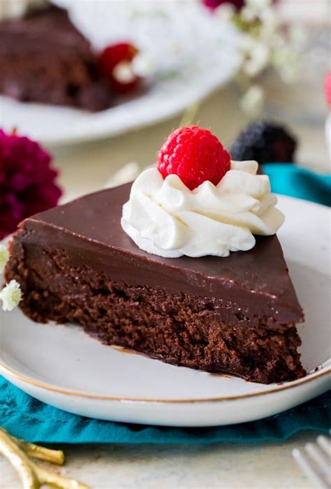 Flourless Chocolate Cake (Sugar Spun Run) | Flourless chocolate cakes ...