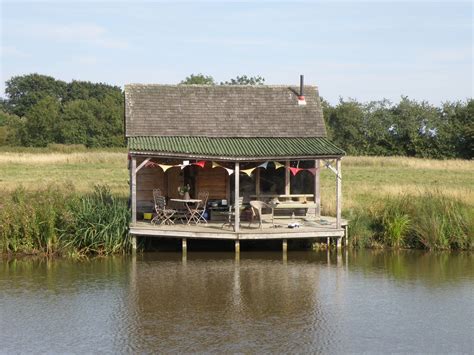 Fishing shack in Tenterden, Kent, UK. | Fishing shack, House styles ...