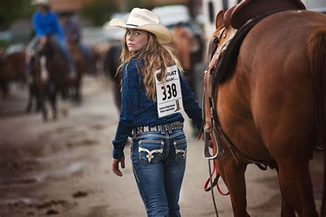 rodeo girls - Google Search | Rodeo girls, Rodeo life, Pictures with horses