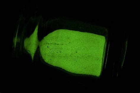 white phosphorus glows when it is oxidized | Dark ink, Glow in the dark ...