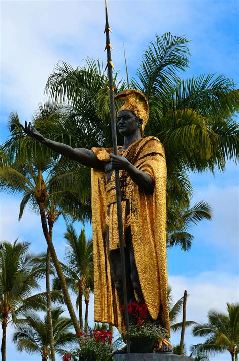 King Kamehameha Statue in Hilo, Island of Hawaii, Hawaii - Encircle Photos