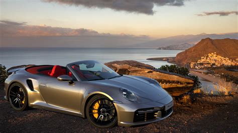 10 Ways The Porsche 911 Turbo S Is Better Than The Nissan GT-R Nismo