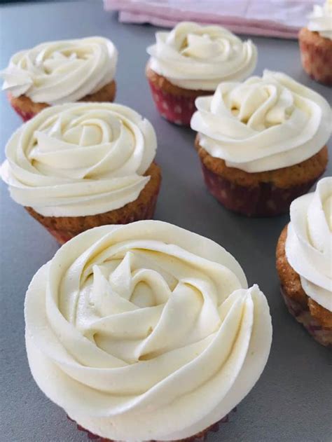 Ermine Buttercream (Cooked Flour Frosting) – Bake with Gen