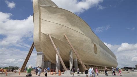 Noah's Ark theme park opens in Kentucky with life-size model - BBC News