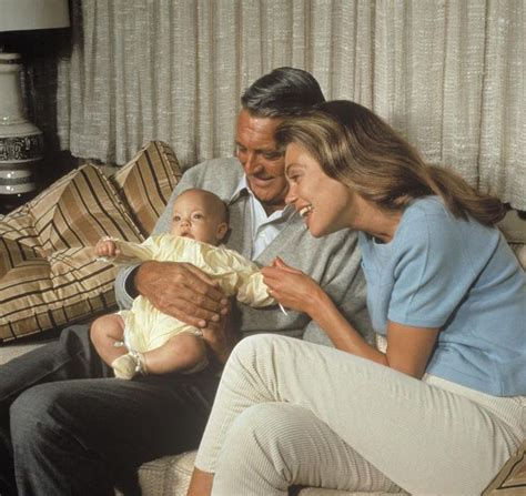 Carry Grant & Dyan Cannon in 1966 with their new born daughter ...