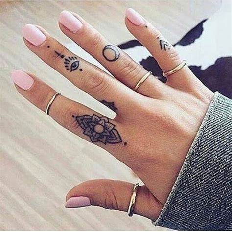 67 Different Finger Tattoo Ideas That Look Great