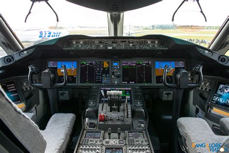 Through the lens: Onboard Qatar Airways' Boeing 787 Dreamliner ...