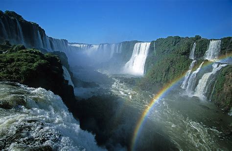 (Argentina & Brazil) - Iguazú Falls - Walking on the footbridge and ...