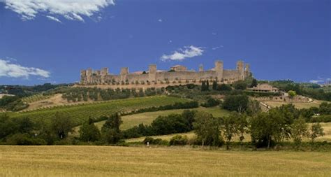 IL CASTELLO DI MONTERIGGIONI | I Luoghi del Cuore - FAI