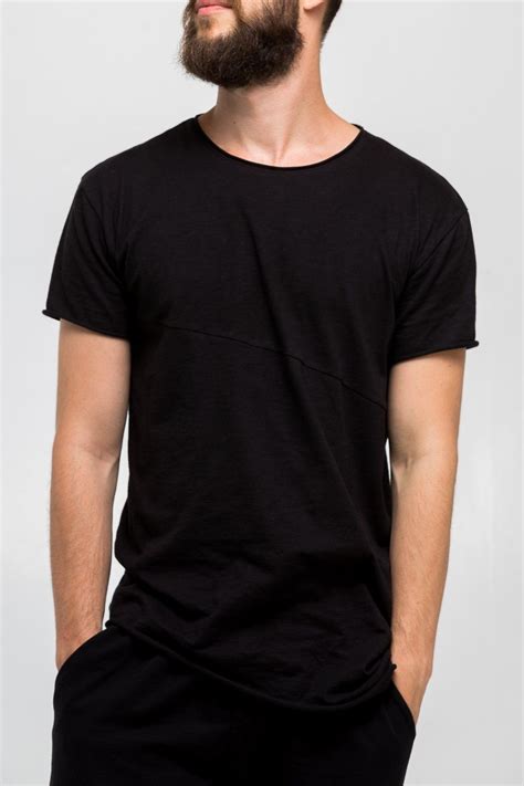 Basic extended black T-Shirt in 2023 | Black tshirt, Black tshirt men ...