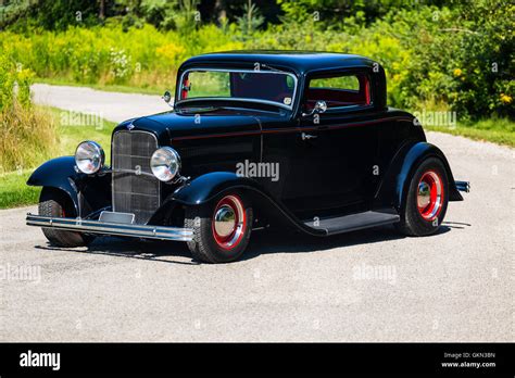 1932 Ford 3 Window Coupe Hot Rod Stock Photo - Alamy