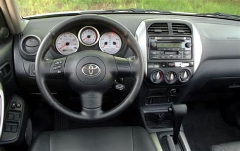 2005 Toyota RAV4 Pictures - 52 Photos | Edmunds