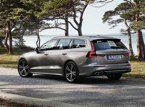 Volvo V60 estate review | Parkers