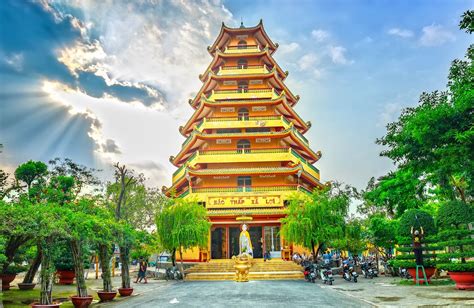 9 of Vietnam's Most Beautiful Temples | Wanderlust