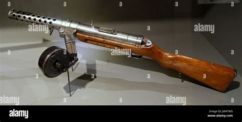 Bergmann MP18 1 submachine gun with drum magazine, Theodor Bergmann ...