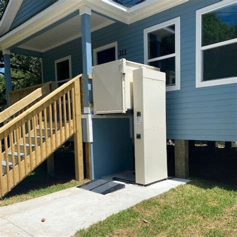 3 Reasons To Get A Porch Lift For Your Aging Loved One's Home