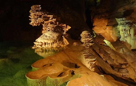 caves of Dordogne | Lion sculpture, Greek statue, Statue