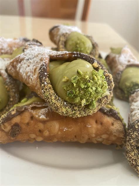 [homemade] Pistachio Cannoli : r/food