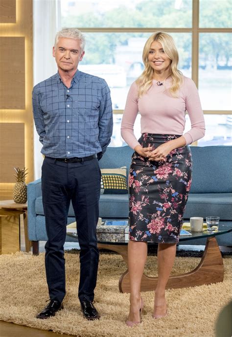 Holly Willoughby - This Morning TV Show in London 10/04/2017 • CelebMafia