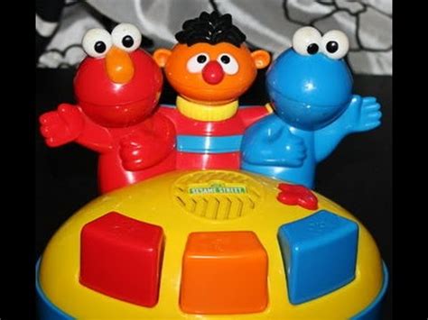 Fisher Price Sesame Street Elmo's Giggle Gang Piano(Улица Сезам) - YouTube