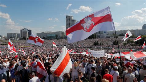 Belarus Protests Eclipse Rally in Defense of Defiant Leader - The New ...