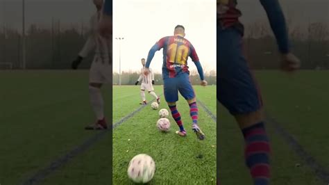 MESSI VS RONALDO | CRAZY MESSI DRIBBLE 🐐🤩 #Shorts - YouTube