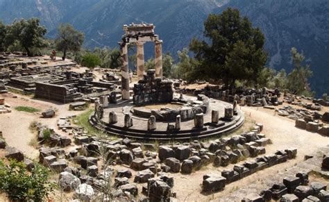 Ancient Greek Oracles and Prophecies - GreekReporter.com