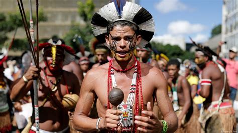 Indigenous communities protest in Brazil – DW – 04/26/2019