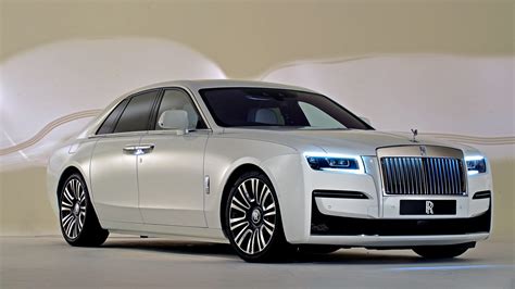 Rolls-Royce lansează noul model Ghost. Prețul acestuia este de 311 mii ...