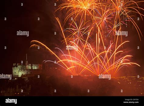 Edinburgh castle fireworks Stock Photo - Alamy