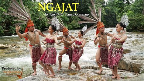 Ngajat – Dance of the Sarawak Iban-Dayak by NusPARC Dance Company - YouTube