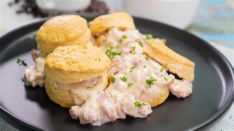 Bob Evans Sausage Gravy and Biscuits Recipe (Copycat) - Recipes.net