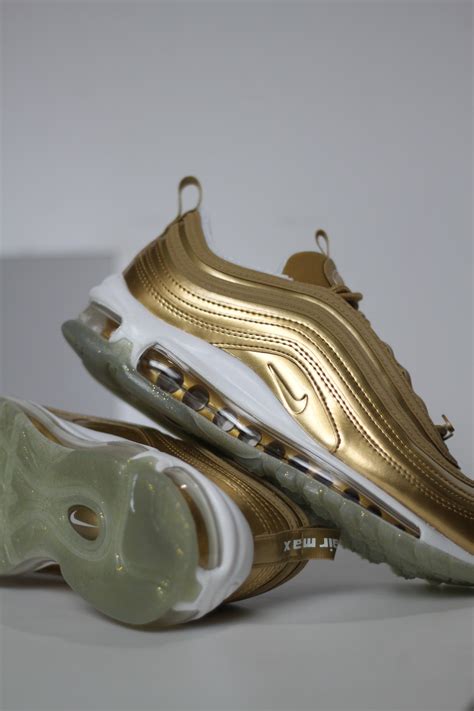 W AIR MAX 97 "METALLIC GOLD" – Sneaker Room