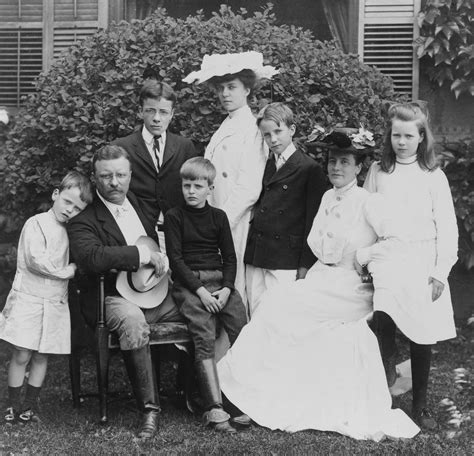 File:Theodore Roosevelt and family, 1903.jpg - Wikipedia