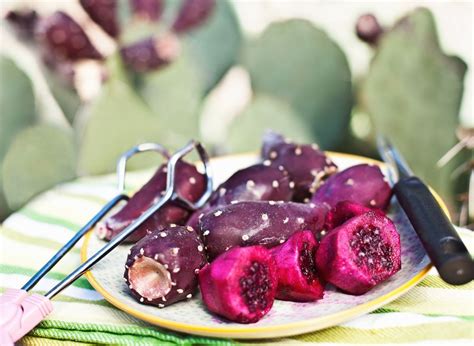 How to Harvest & Eat Prickly Pear Cactus Fruit | Prickly pear recipes ...