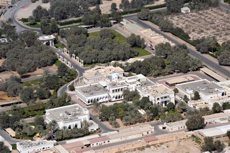 Palatial villas in Zabeel from Burj Khalifa photo - Brian McMorrow ...