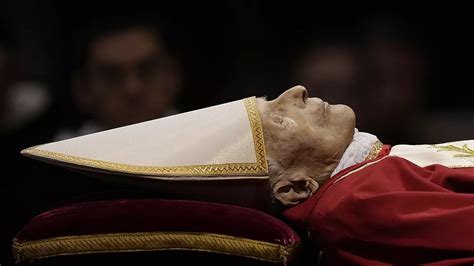 The funeral of Benedict XVI. becomes historical: How the Vatican buried ...