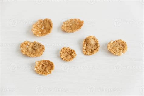 Crispy healthy dry cereal flakes on white background 7915538 Stock ...