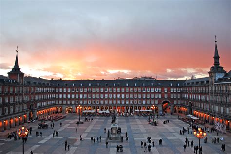 File:Plaza Mayor de Madrid 02.jpg - Wikimedia Commons