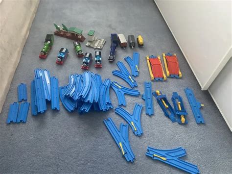 TOMY TRACKMASTER THOMAS the tank engine train set + trains rails ...