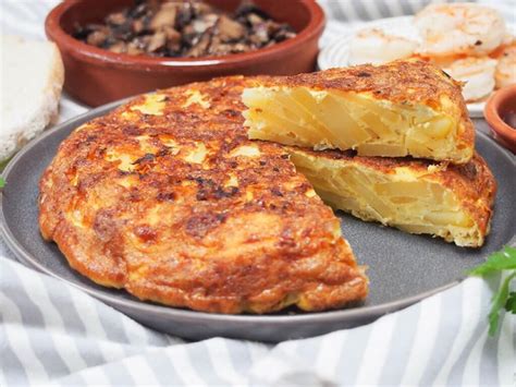 Spanish tortilla (tortilla Española) - Caroline's Cooking