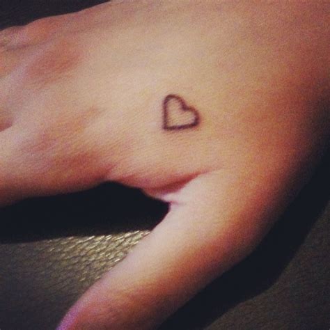 Heart Tatoo On Hand - Viraltattoo