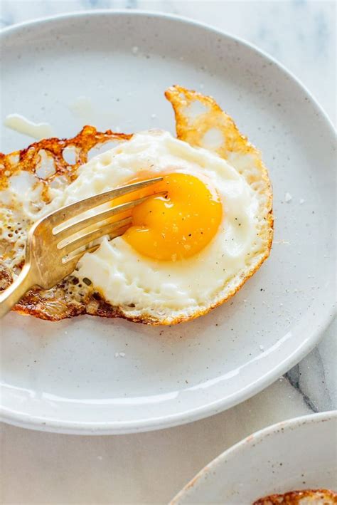 Learn how to make the BEST fried eggs! The trick is to cook them in hot ...