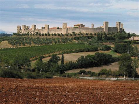 Visit Monteriggioni near Siena - Tuscany Planet