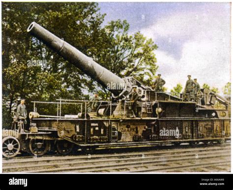 Large artillery piece hi-res stock photography and images - Alamy