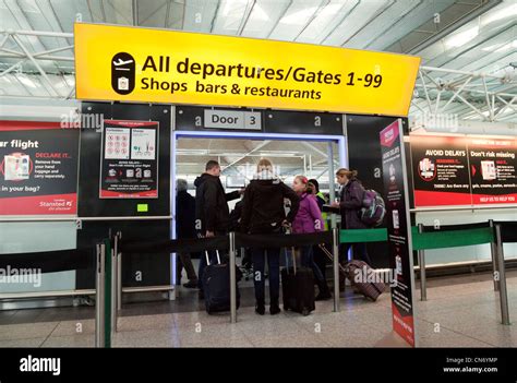 Passengers inside terminal stansted airport hi-res stock photography ...