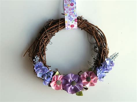 Deflecto - The Possibilities Are Endless!: Ribbon Flower Wreath