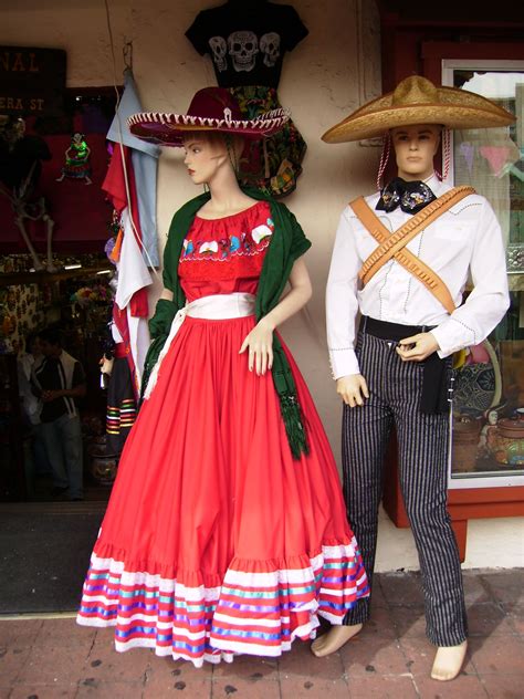 Olivera Street, Los Angeles, USA | Mexican outfit, Outfits for mexico ...