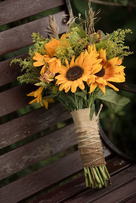 The 25+ best Sunflower wedding bouquets ideas on Pinterest | Wedding ...